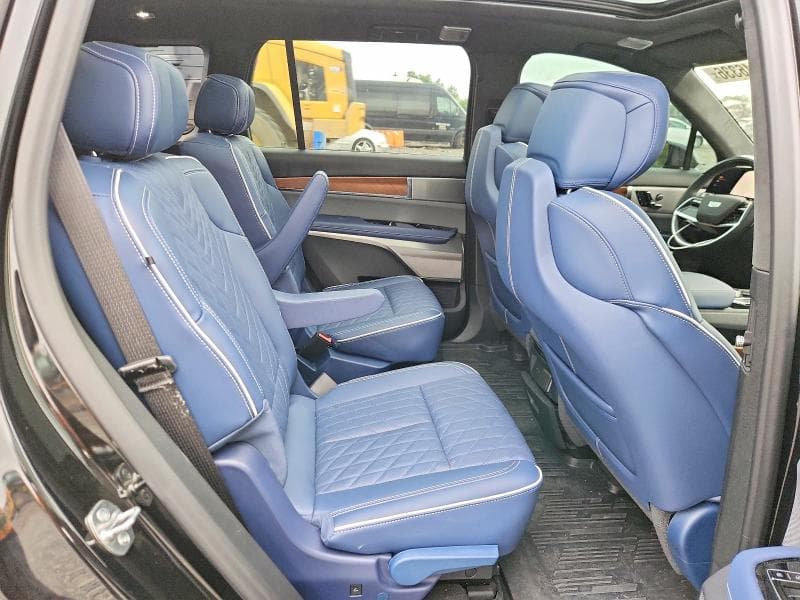 2026 CADILLAC VISTIQ PREMIUM LUXURY 11