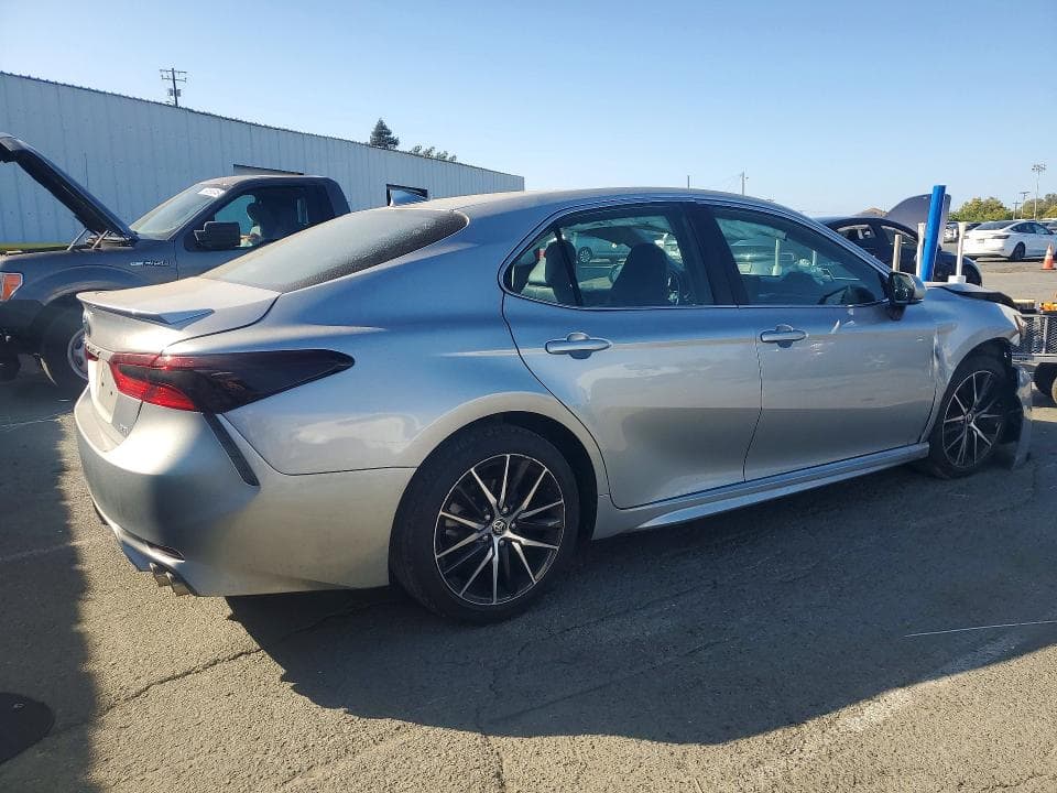 2022 TOYOTA CAMRY SE 3