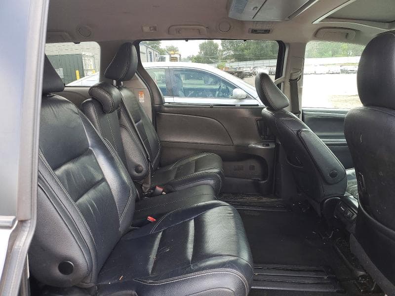2018 TOYOTA SIENNA SE PREMIUM 8-PASSENGER 11
