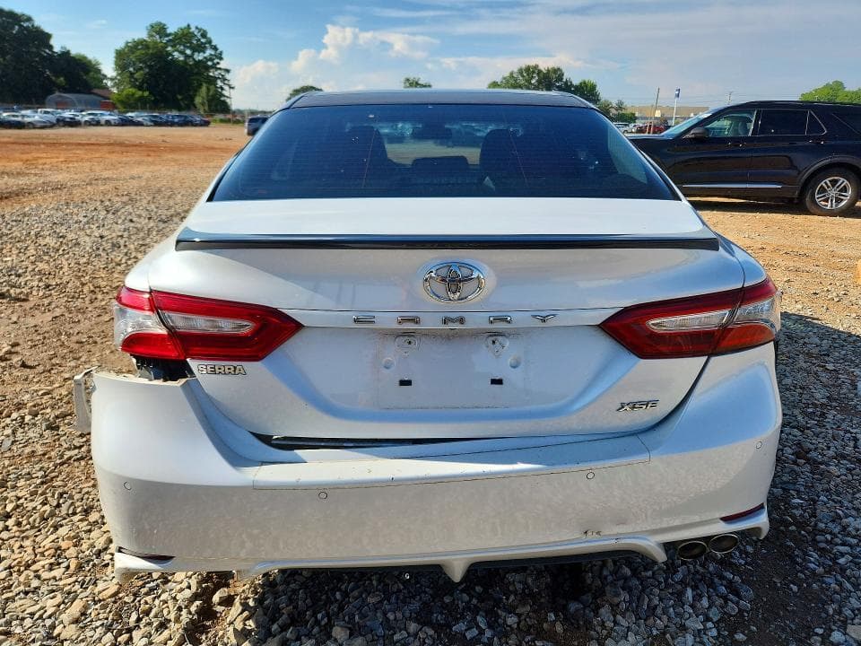 2018 TOYOTA CAMRY XSE 6