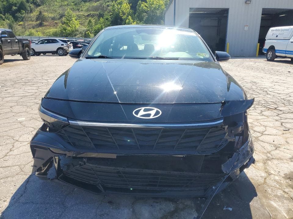2024 HYUNDAI ELANTRA SE 5