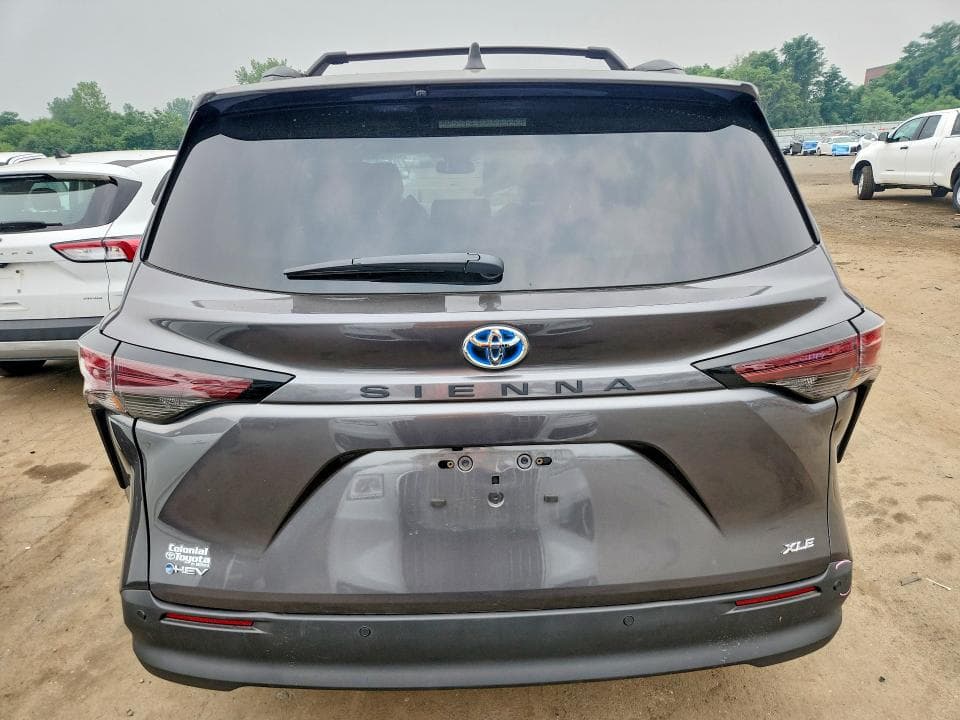 2025 TOYOTA SIENNA XLE 8-PASSENGER 6