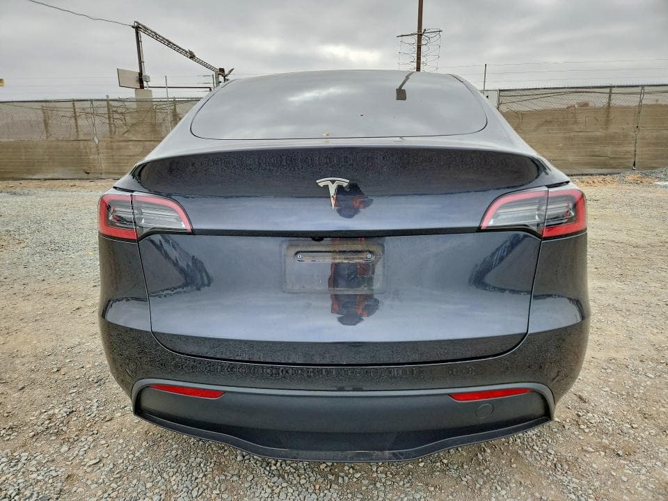 2024 TESLA MODEL Y 6