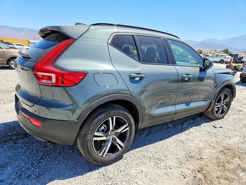 2026 VOLVO XC40 CORE 3