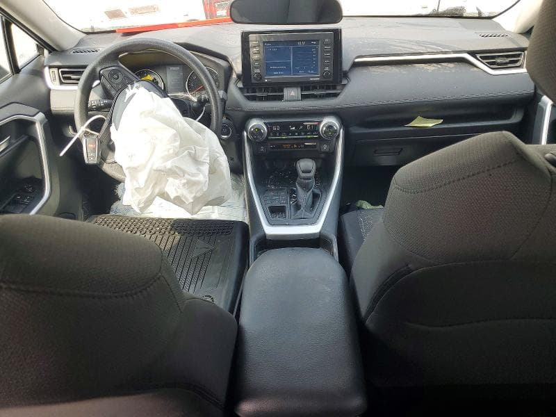 2021 TOYOTA RAV4 XLE 8
