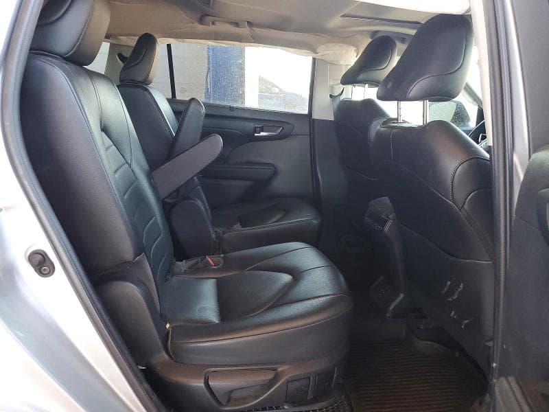 2022 TOYOTA HIGHLANDER HYBRID XLE 11
