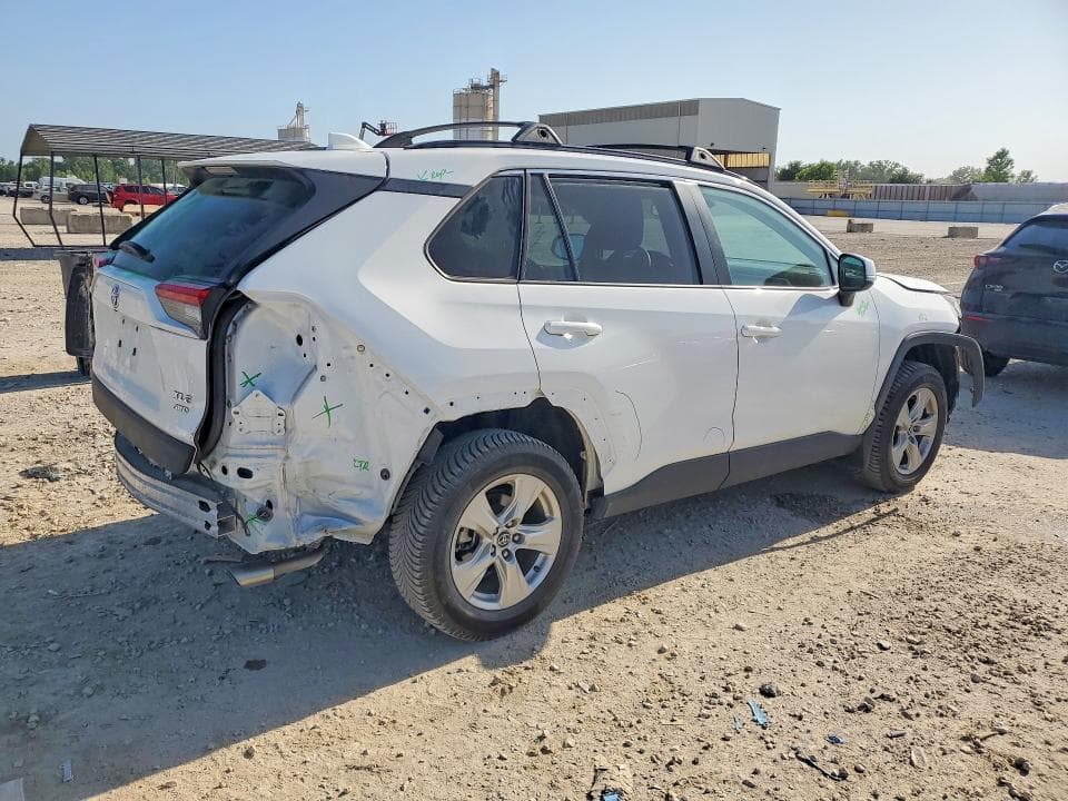 2021 TOYOTA RAV4 XLE 3