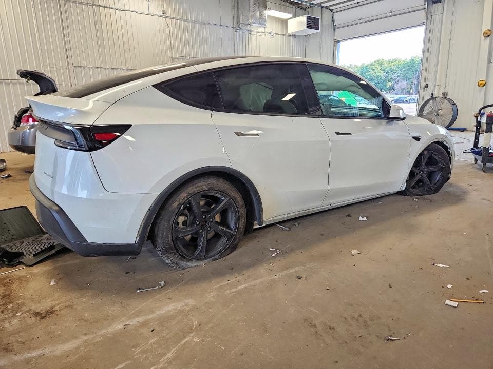 2026 TESLA MODEL Y 3