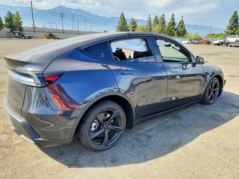 2026 TESLA MODEL Y 3