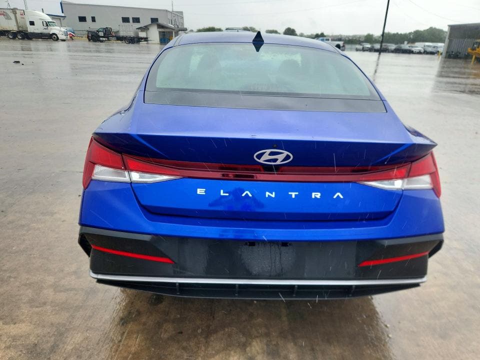 2024 HYUNDAI ELANTRA SE 6