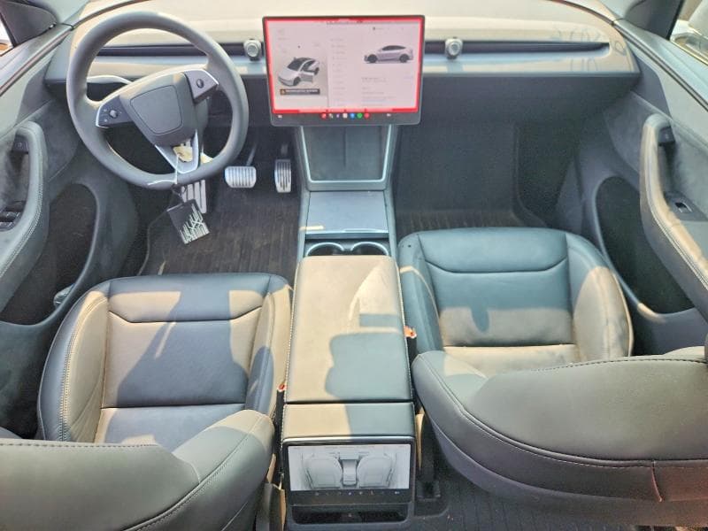 2026 TESLA MODEL Y 8