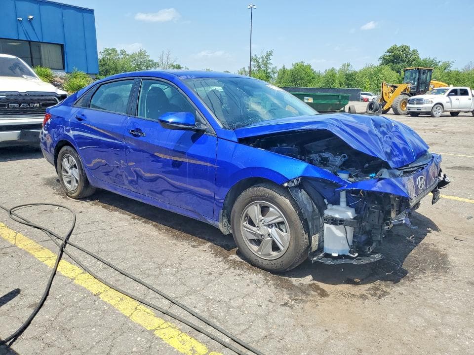 2025 HYUNDAI ELANTRA SE 4