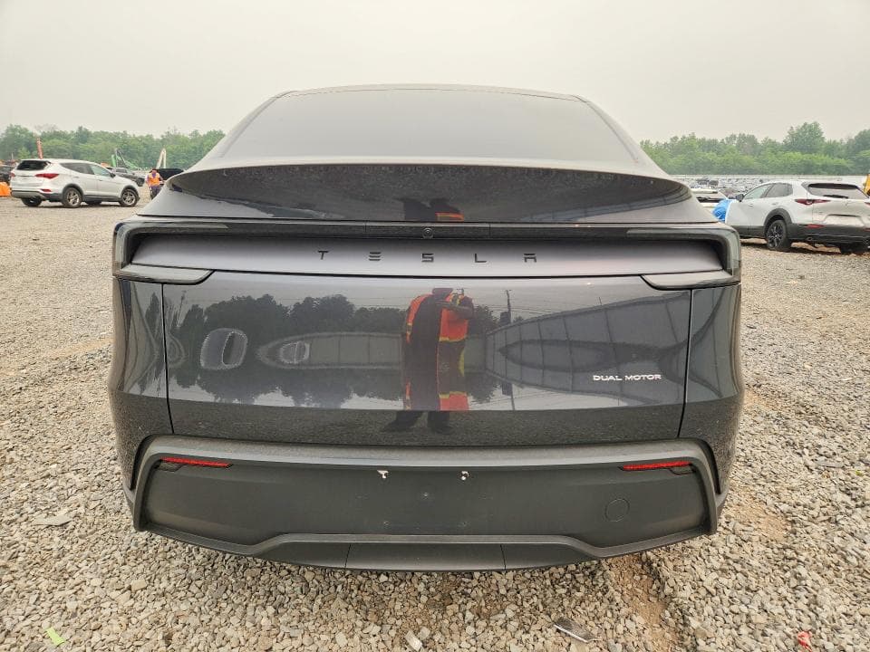 2026 TESLA MODEL Y 6