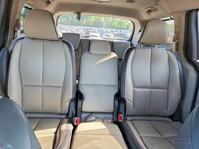 2018 KIA SEDONA EX 10
