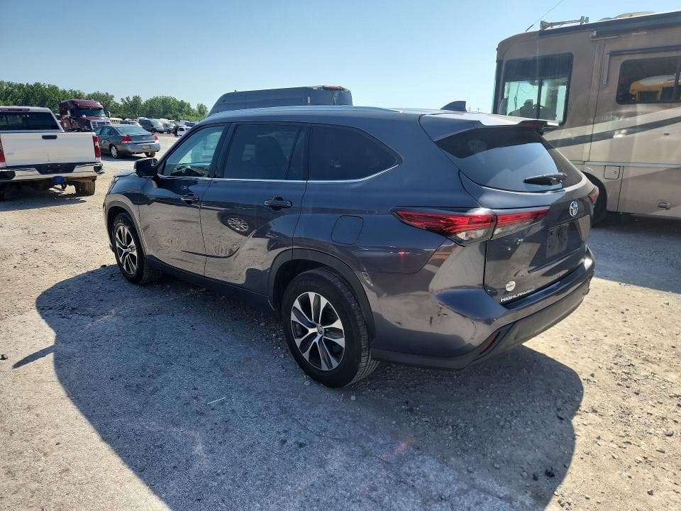 2021 TOYOTA HIGHLANDER XLE 2