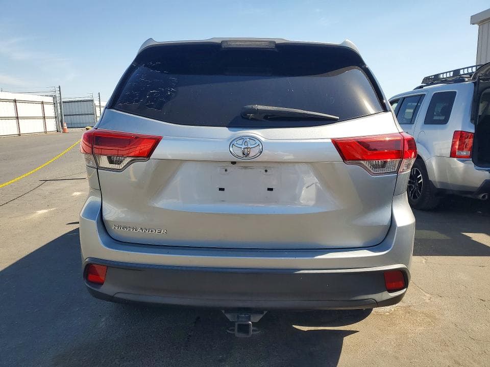 2018 TOYOTA HIGHLANDER LE 6