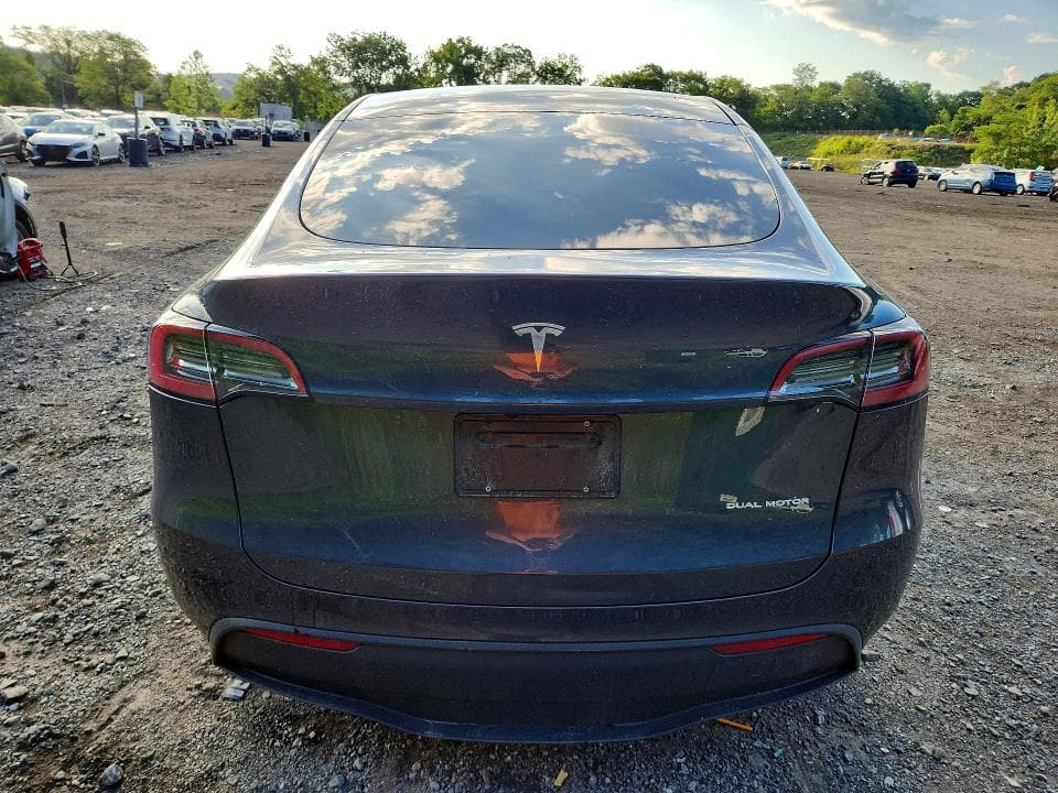 2024 TESLA MODEL Y 6