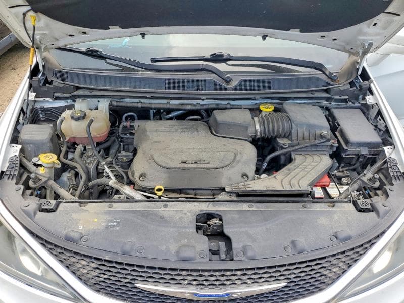 2019 CHRYSLER PACIFICA TOURING L 12