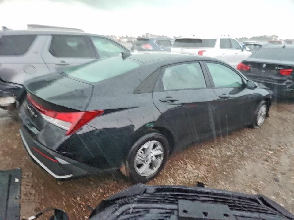 2026 HYUNDAI ELANTRA SE 3