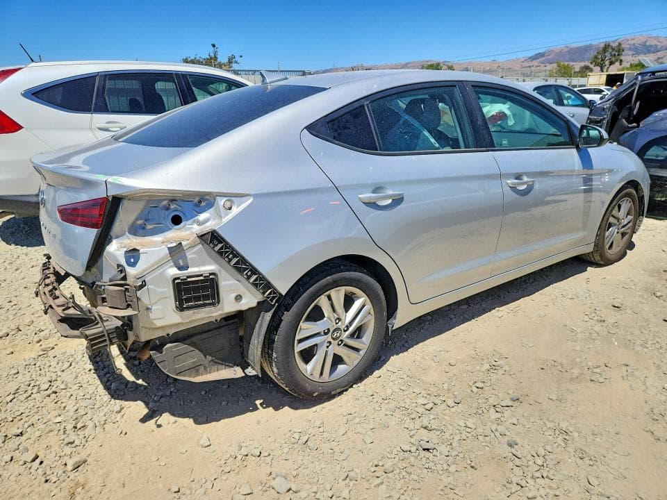 2019 HYUNDAI ELANTRA SE 3