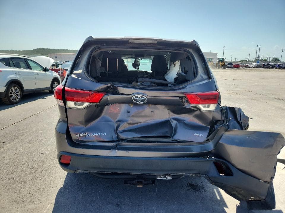 2019 TOYOTA HIGHLANDER LE 6