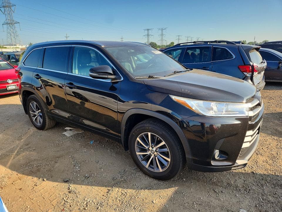 2017 TOYOTA HIGHLANDER XLE 4