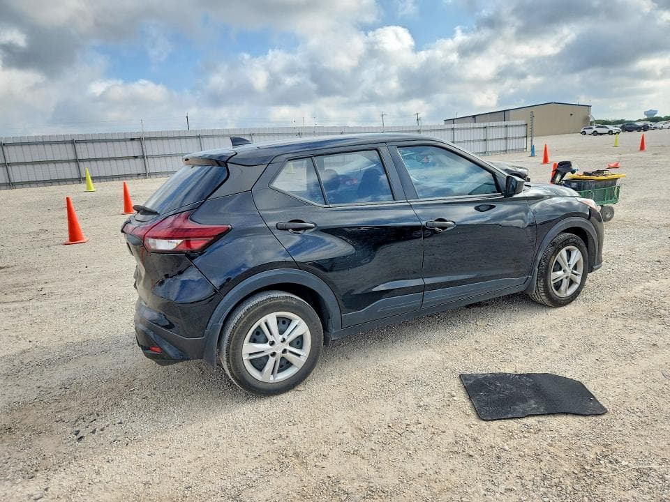 2023 NISSAN KICKS S 3