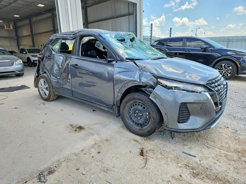 2022 NISSAN KICKS S 4