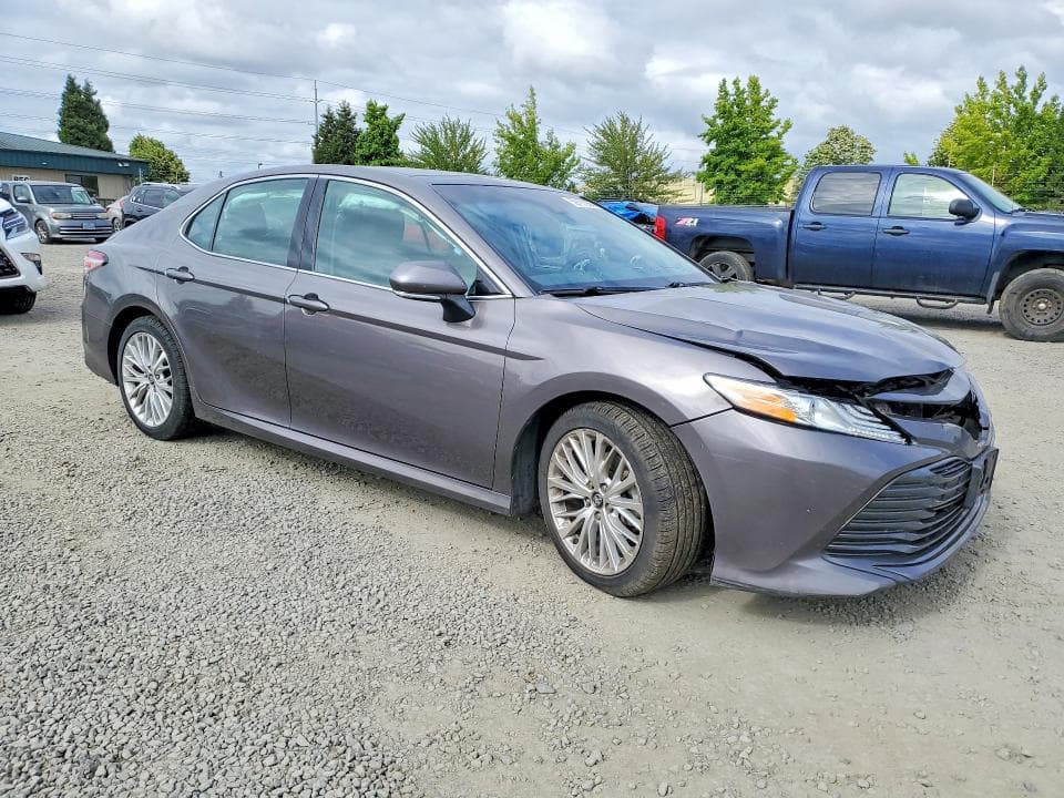 2019 TOYOTA CAMRY XLE 4