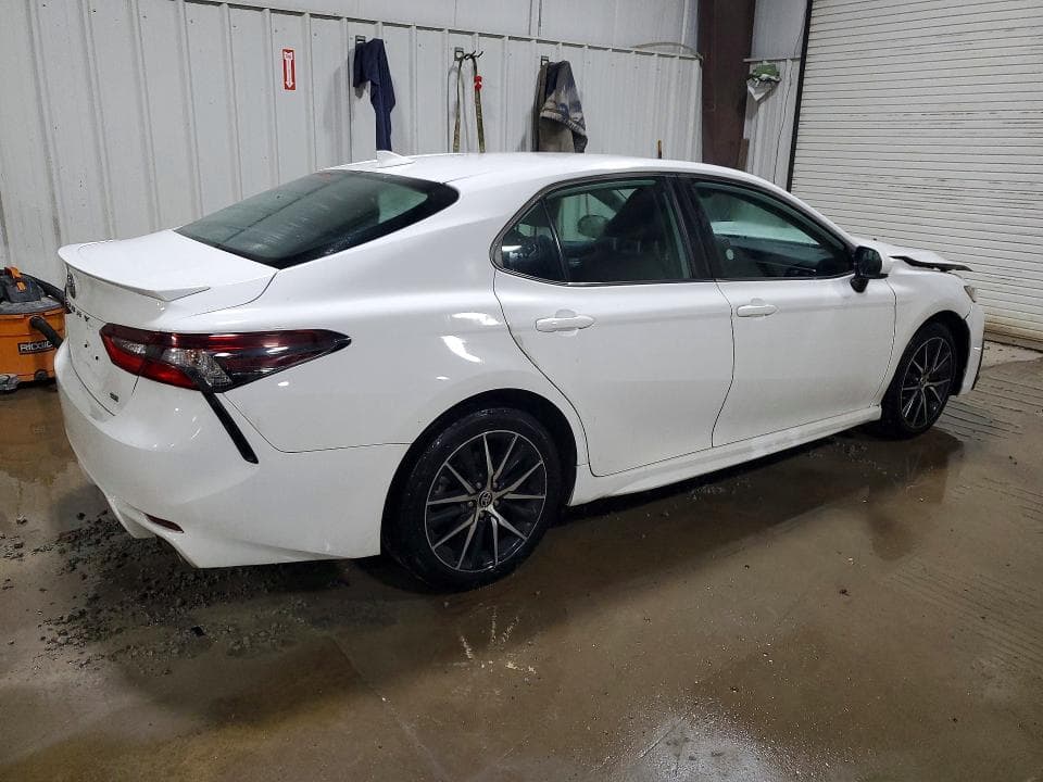 2021 TOYOTA CAMRY SE 3