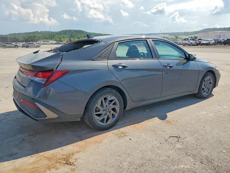 2024 HYUNDAI ELANTRA 3