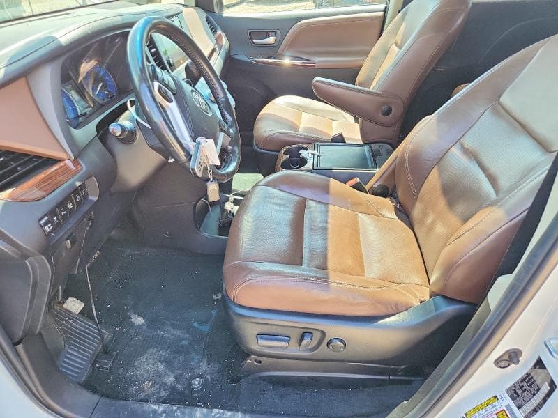 2017 TOYOTA SIENNA 7