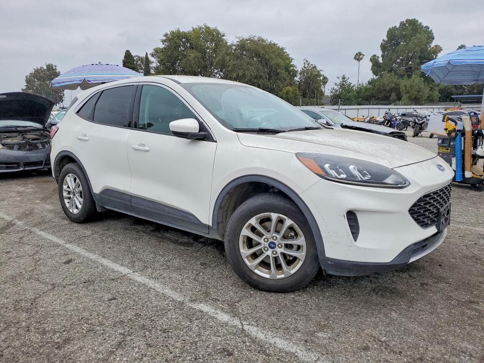2020 FORD ESCAPE SE 4