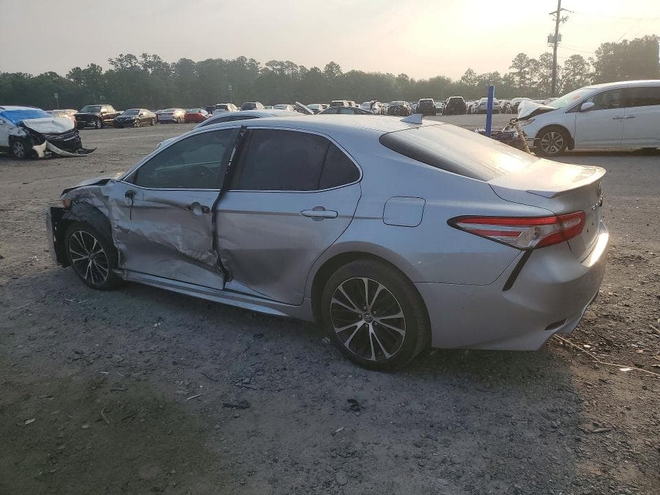 2019 TOYOTA CAMRY SE 2