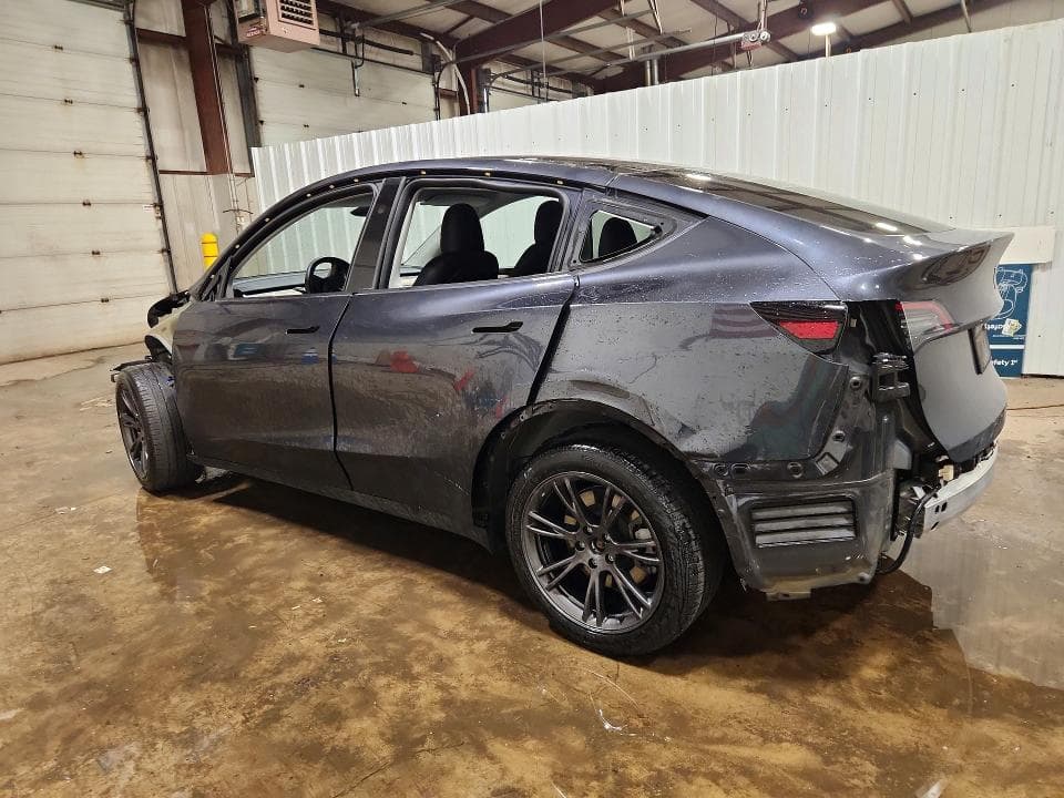 2025 TESLA MODEL Y 2