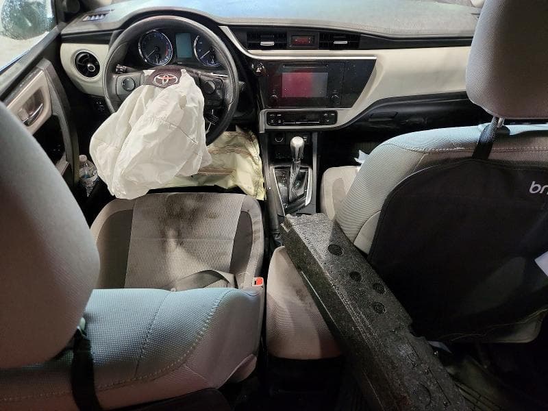 2019 TOYOTA COROLLA LE 8