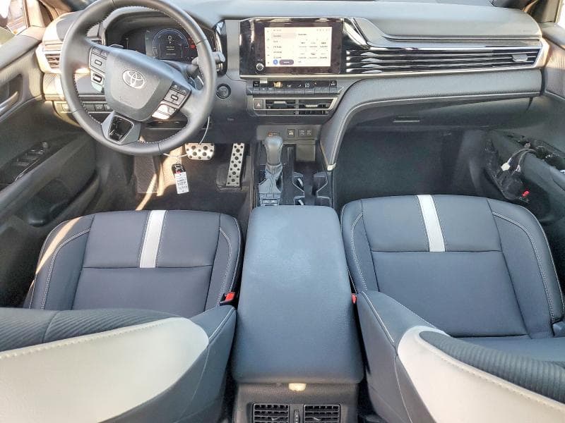 2025 TOYOTA CAMRY SE 8