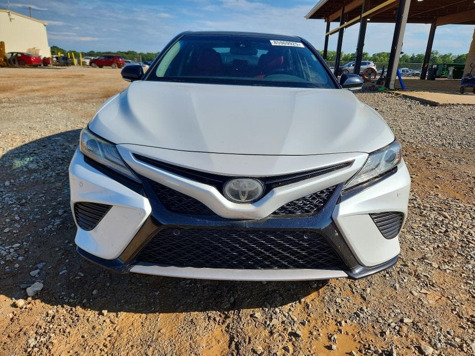 2018 TOYOTA CAMRY XSE 5
