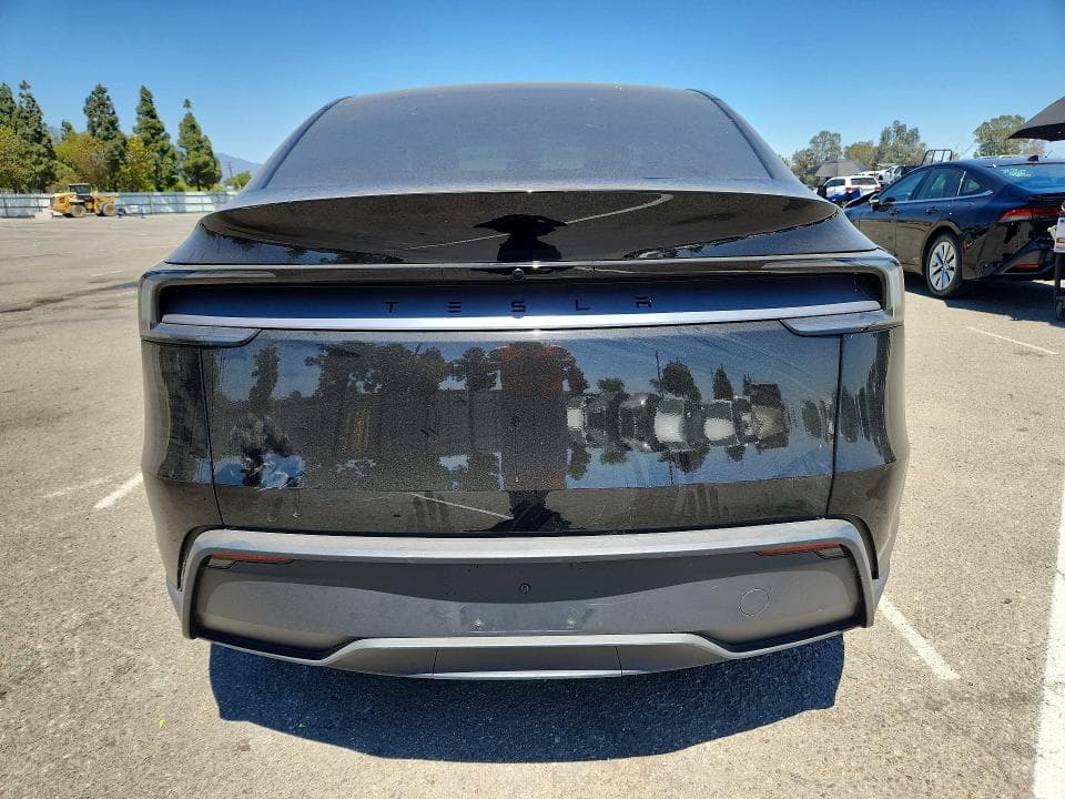 2026 TESLA MODEL Y 6