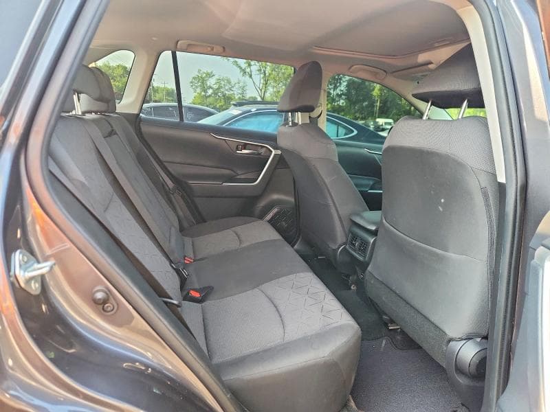 2019 TOYOTA RAV4 XLE 11