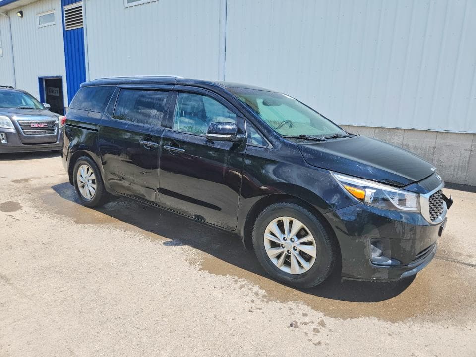 2017 KIA SEDONA LX 4