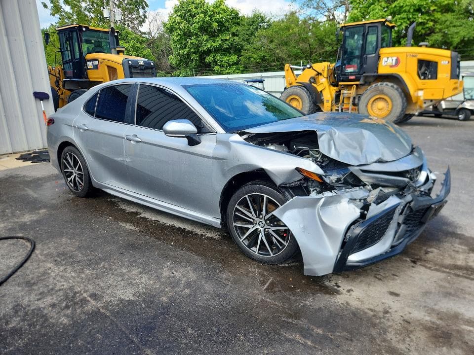 2022 TOYOTA CAMRY SE 4