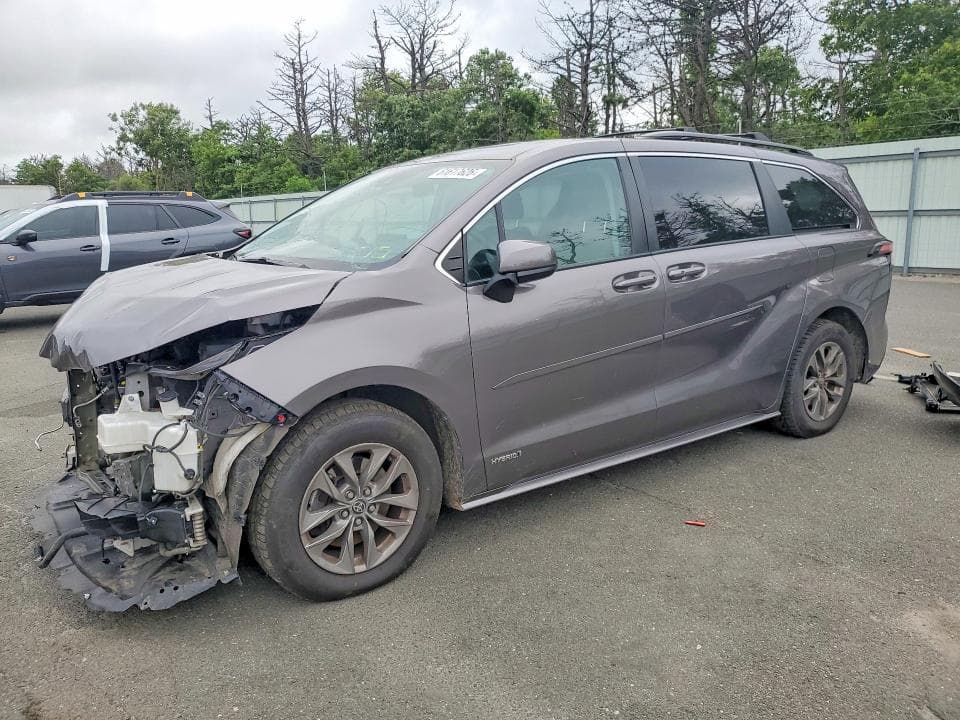 2021 TOYOTA SIENNA LE - 1