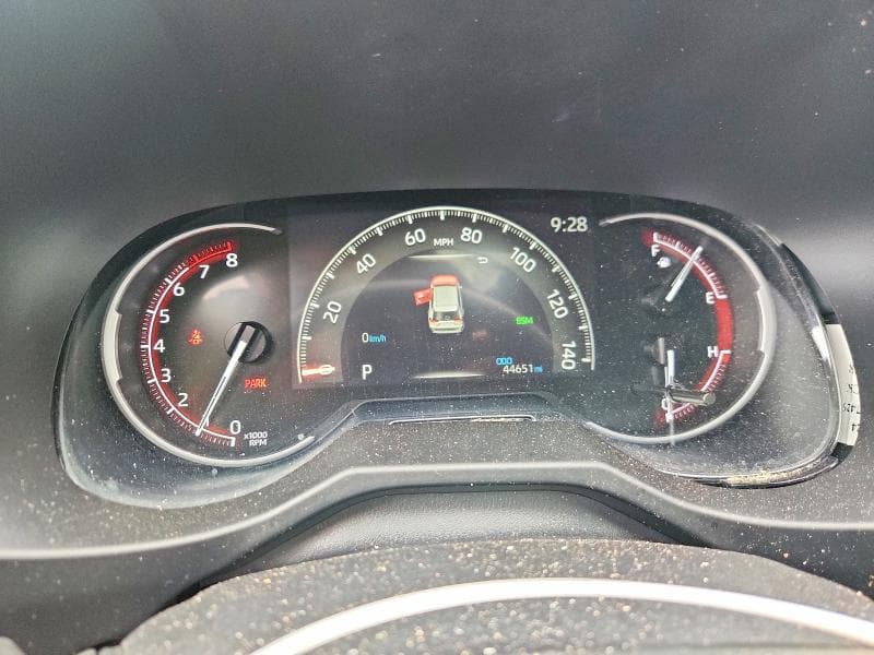 2024 TOYOTA RAV4 XLE 9