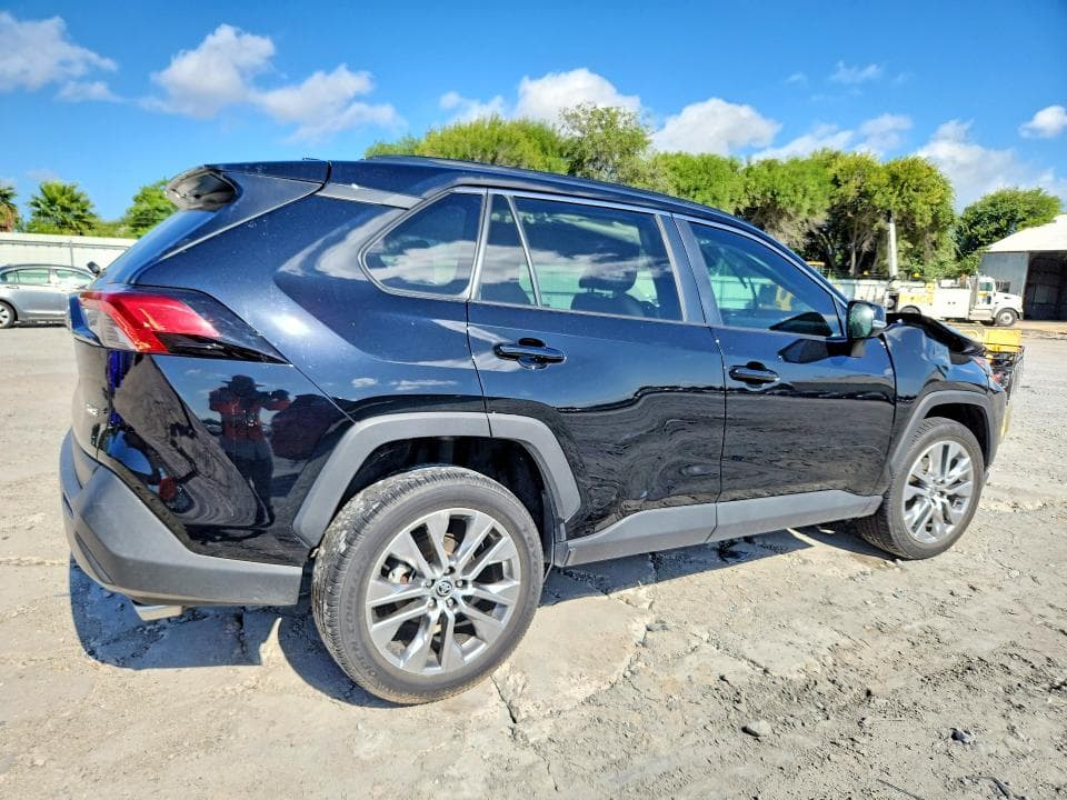 2022 TOYOTA RAV4 XLE PREMIUM 3