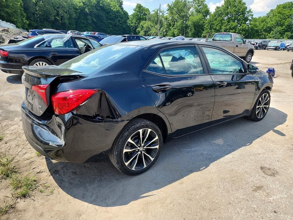 2019 TOYOTA COROLLA SE 3