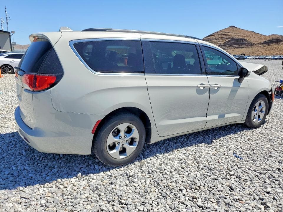 2017 CHRYSLER PACIFICA LX 3