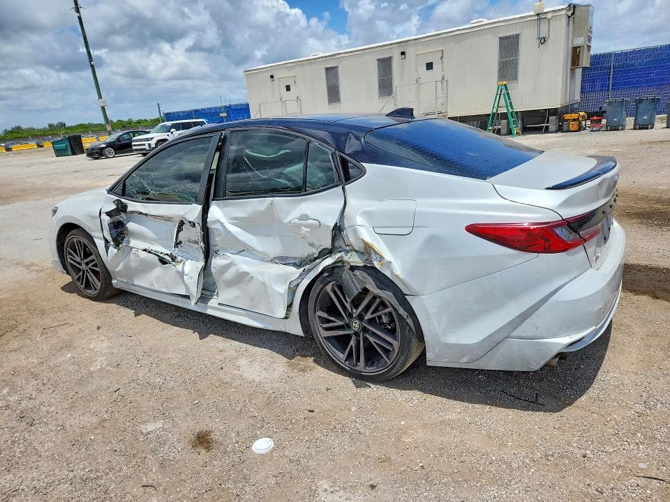 2025 TOYOTA CAMRY XSE 2