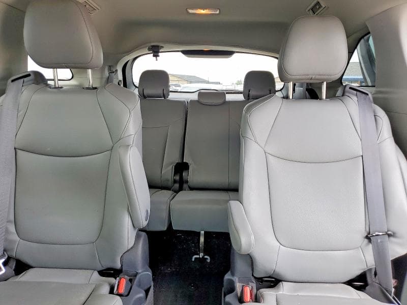 2023 TOYOTA SIENNA XLE 10