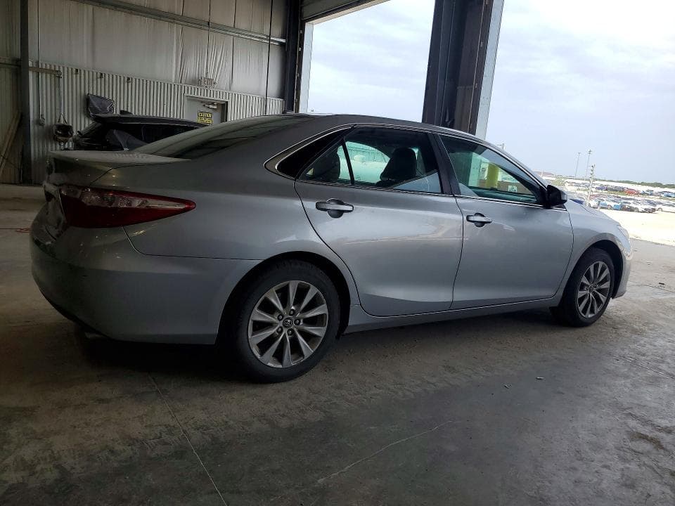 2017 TOYOTA CAMRY XLE 3